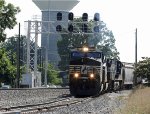 NS 4110 leads train 351 down the yard lead